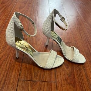 Women’s White Michael Kors Jetset6 GP14L  Size 6.5
